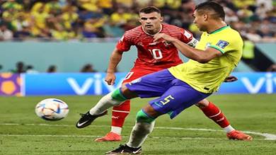 قذيفة كاسيميرو ترسل البرازيل إلى ثمن نهائي كأس العالم